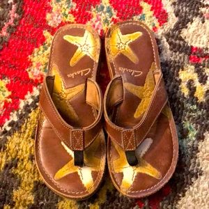 Clarks leather flip-flops